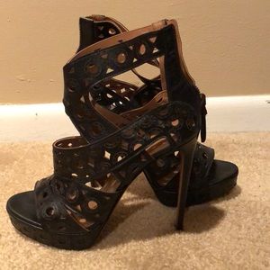 Black laser cut heel